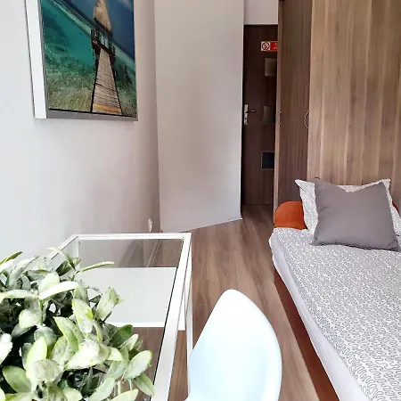 Apartment Hostel W Dolnym Sopocie - 3 Maja 44 *